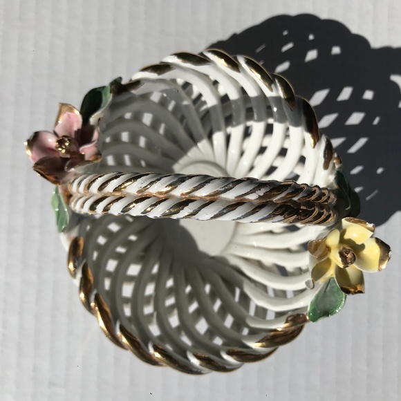 Porcelain Basket With Applied Flowers And Gold Details Vintage - Picture 4 of 8